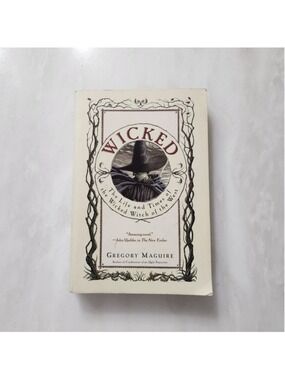 Wicked by Gregory Maguire Paperback Book - Beige and Black